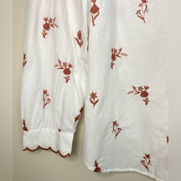 NWOT Talbots Embroidered Floral Button Front Top Scallop Trim Shirt Size MP - Picture 5 of 8